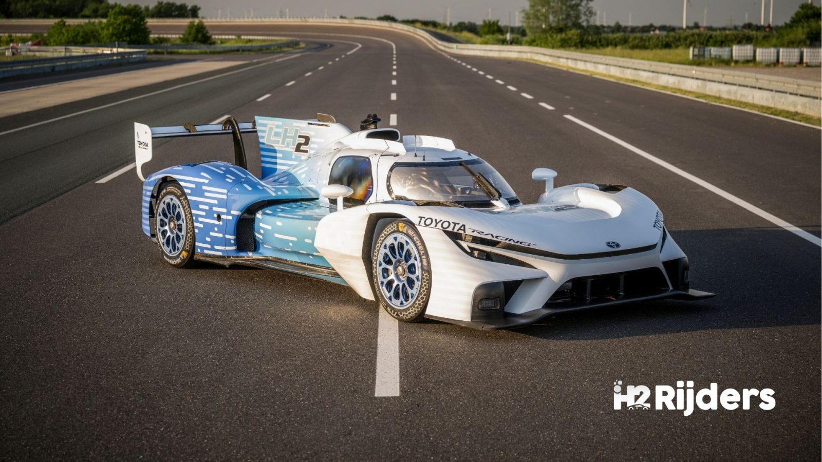 Toyota runs its liquid-hydrogen racer in public for the first time at Le Mans